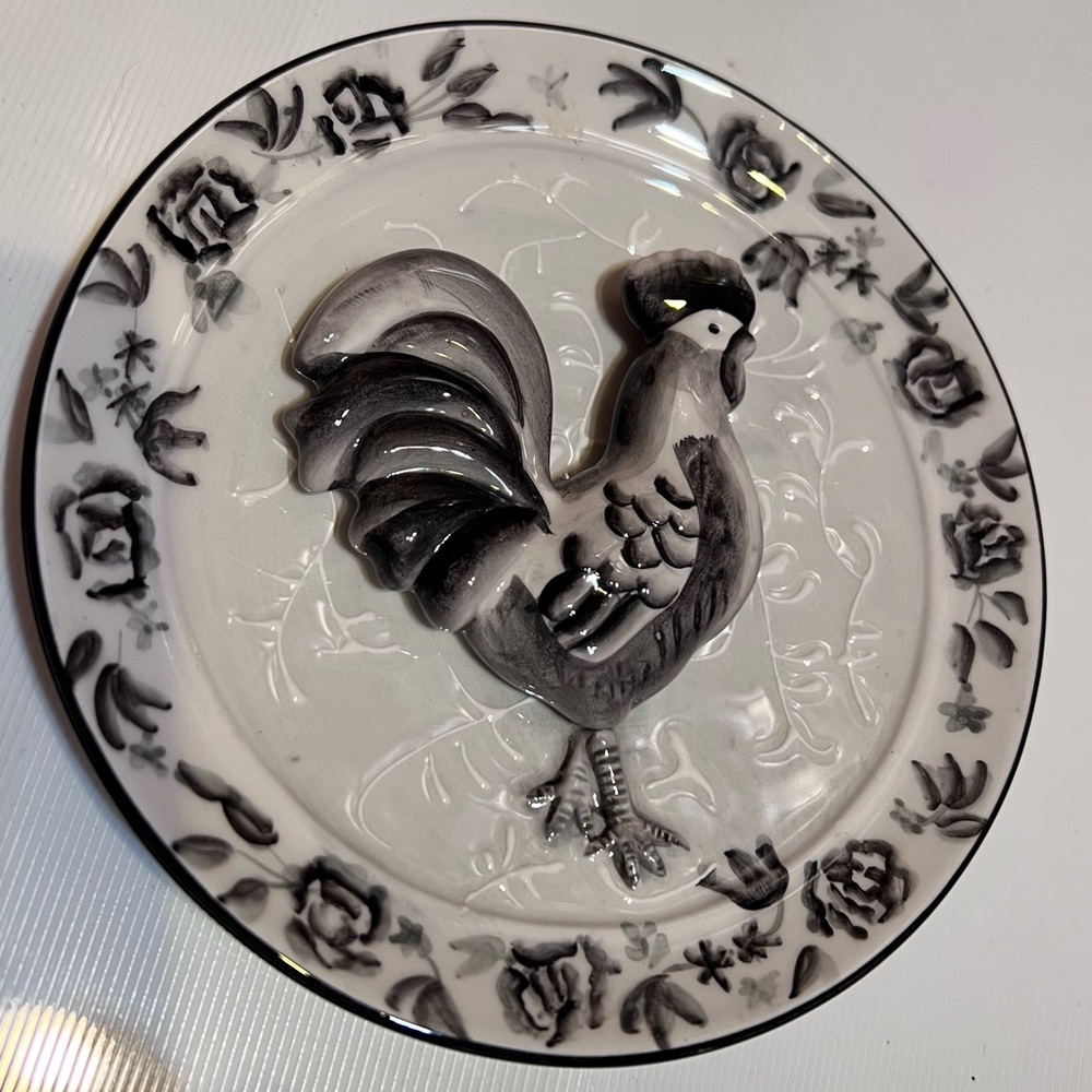 3D rooster 5” wall plate from the Bella Casa by Ganz collection